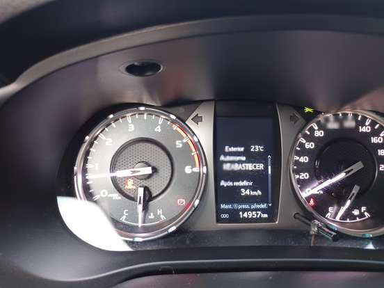 TOYOTA-HILUX-2025
