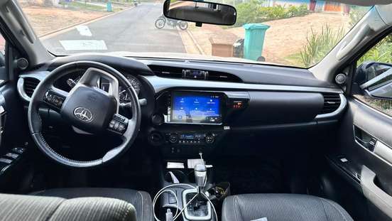 TOYOTA-HILUX-2023