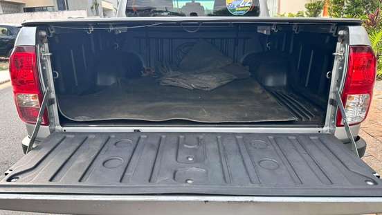 TOYOTA-HILUX-2023