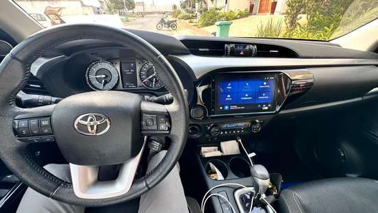 TOYOTA-HILUX-2023