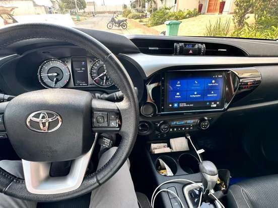 TOYOTA-HILUX-2.8 D-4D TURBO DIESEL CD SR 4X4 AUTOMÁTICO TOYOTA-HILUX-2023