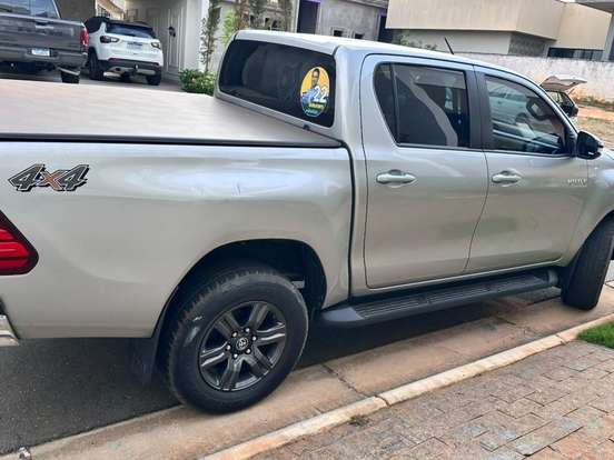 TOYOTA-HILUX-2.8 D-4D TURBO DIESEL CD SR 4X4 AUTOMÁTICO TOYOTA-HILUX-2023