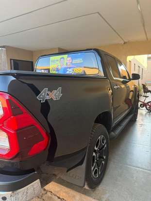 TOYOTA-HILUX-2025
