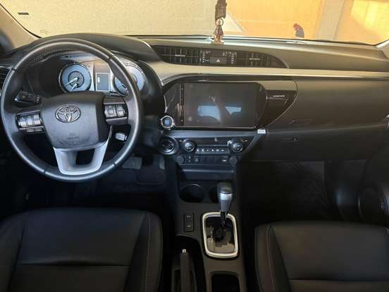 TOYOTA-HILUX-2.8 D-4D TURBO DIESEL CD SRV 4X4 AUTOMÁTICO TOYOTA-HILUX-2025