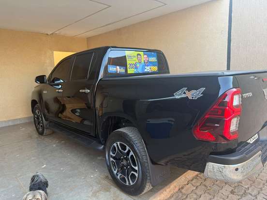 TOYOTA-HILUX-2025