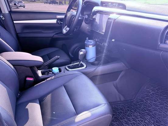 TOYOTA-HILUX-2.8 D-4D TURBO DIESEL CD SRX 4X4 AUTOMÁTICO TOYOTA-HILUX-2024