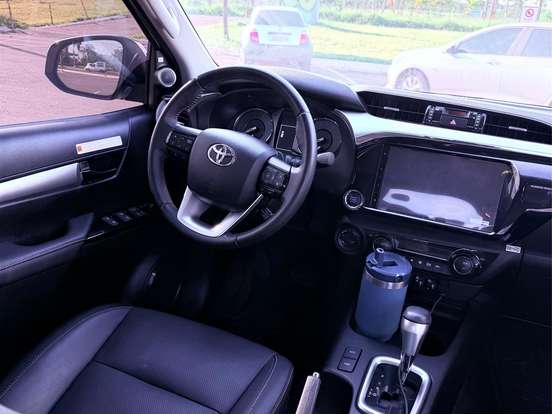TOYOTA-HILUX-2.8 D-4D TURBO DIESEL CD SRX 4X4 AUTOMÁTICO TOYOTA-HILUX-2024