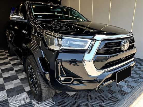 TOYOTA-HILUX-2.8 D-4D TURBO DIESEL CD SRX PLUS 4X4 AUTOMÁTICO TOYOTA-HILUX-2024