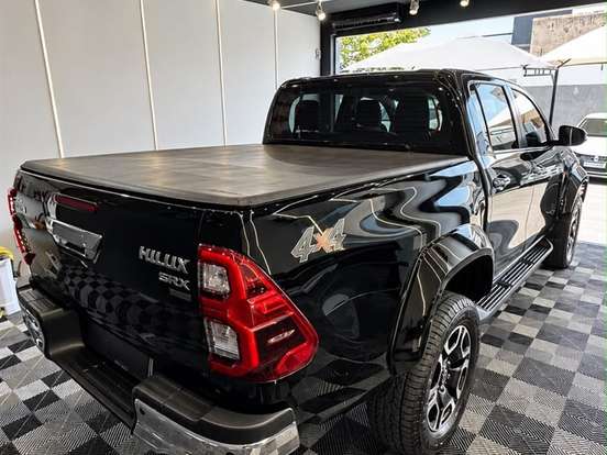 TOYOTA-HILUX-2.8 D-4D TURBO DIESEL CD SRX PLUS 4X4 AUTOMÁTICO TOYOTA-HILUX-2024