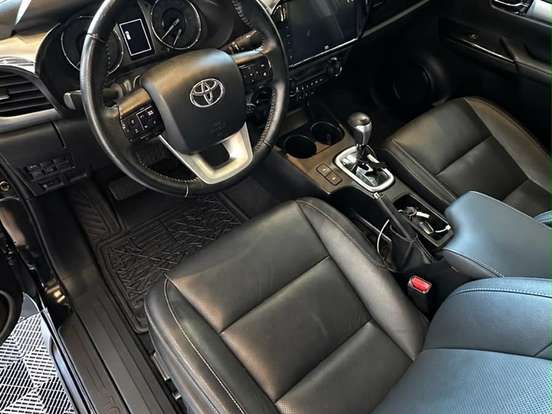 TOYOTA-HILUX-2.8 D-4D TURBO DIESEL CD SRX PLUS 4X4 AUTOMÁTICO TOYOTA-HILUX-2024