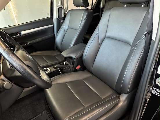 TOYOTA-HILUX-2.8 D-4D TURBO DIESEL CD SRX PLUS 4X4 AUTOMÁTICO TOYOTA-HILUX-2024
