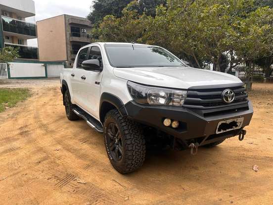 TOYOTA-HILUX-2018