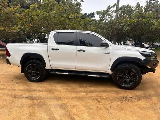 TOYOTA-HILUX-2018