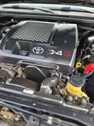 TOYOTA-HILUX-2011
