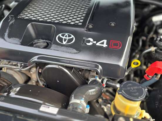 TOYOTA-HILUX-3.0 SRV 4X4 CD 16V TURBO INTERCOOLER DIESEL 4P AUTOMÁTICO TOYOTA-HILUX-2011