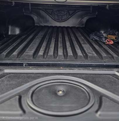 TOYOTA-HILUX-2011