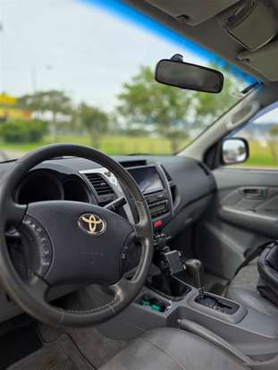 TOYOTA-HILUX-2011