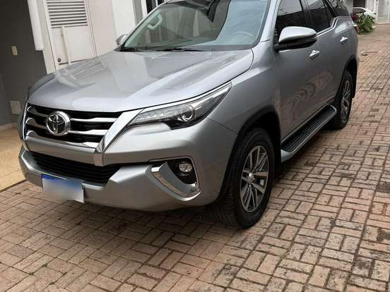 TOYOTA-HILUX SW4-2.8 SRX 4X4 7 LUGARES 16V TURBO INTERCOOLER DIESEL 4P AUTOMÁTICO TOYOTA-HILUX SW4-2019