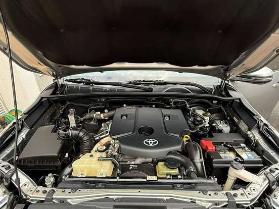 TOYOTA-HILUX SW4-2.8 SRX 4X4 7 LUGARES 16V TURBO INTERCOOLER DIESEL 4P AUTOMÁTICO TOYOTA-HILUX SW4-2019