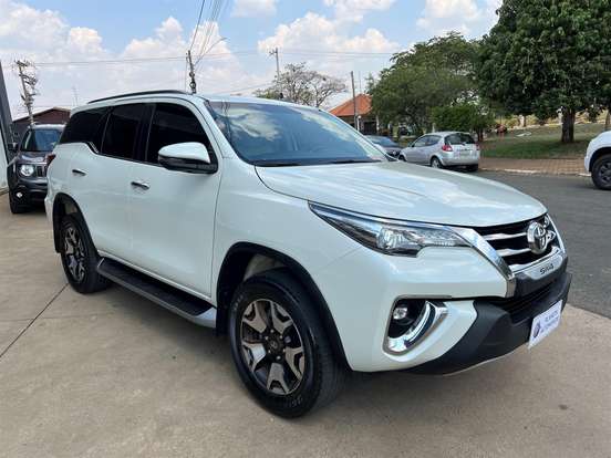 TOYOTA-HILUX SW4-2.8 SRX DIAMOND 4X4 7 LUGARES 16V TURBO INTERCOOLER DIESEL 4P AUTOMÁTICO TOYOTA-HILUX SW4-2019