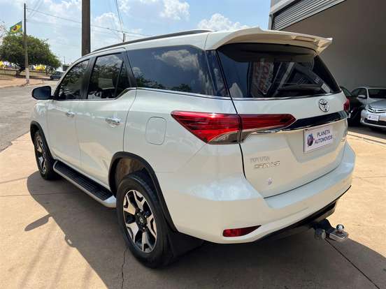 TOYOTA-HILUX SW4-2.8 SRX DIAMOND 4X4 7 LUGARES 16V TURBO INTERCOOLER DIESEL 4P AUTOMÁTICO TOYOTA-HILUX SW4-2019
