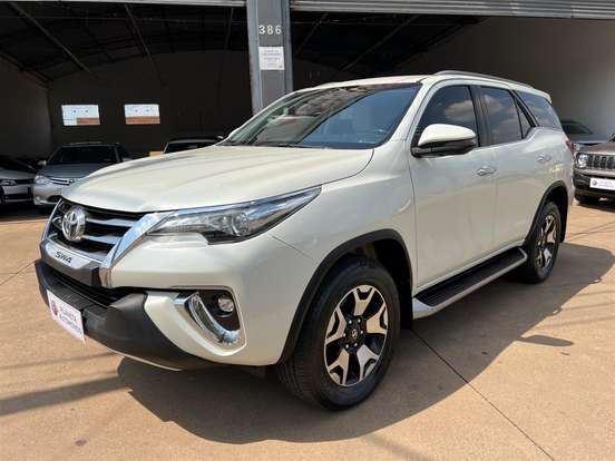 TOYOTA-HILUX SW4-2.8 SRX DIAMOND 4X4 7 LUGARES 16V TURBO INTERCOOLER DIESEL 4P AUTOMÁTICO TOYOTA-HILUX SW4-2019