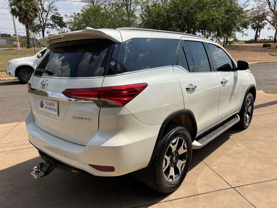 TOYOTA-HILUX SW4-2.8 SRX DIAMOND 4X4 7 LUGARES 16V TURBO INTERCOOLER DIESEL 4P AUTOMÁTICO TOYOTA-HILUX SW4-2019