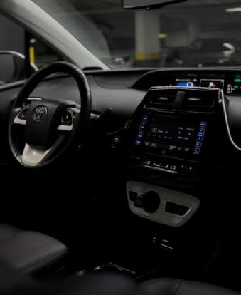 TOYOTA-PRIUS-2017