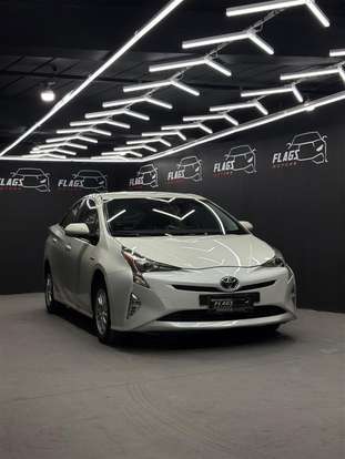 TOYOTA-PRIUS-2017