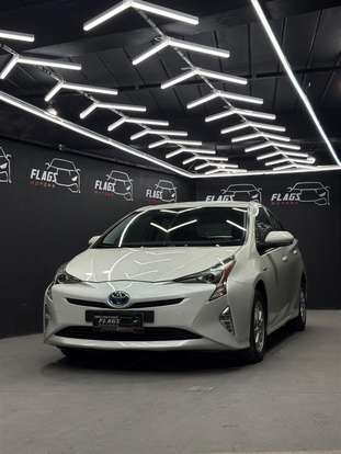 TOYOTA-PRIUS-2017
