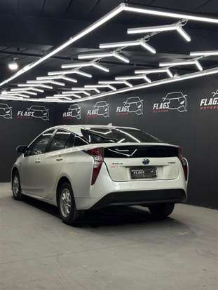 TOYOTA-PRIUS-2017