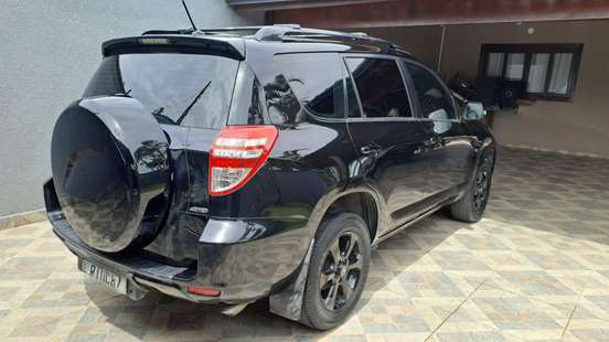 TOYOTA-RAV4-2010
