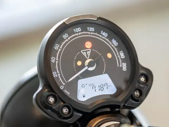 TRIUMPH-SPEED TWIN 900-2023