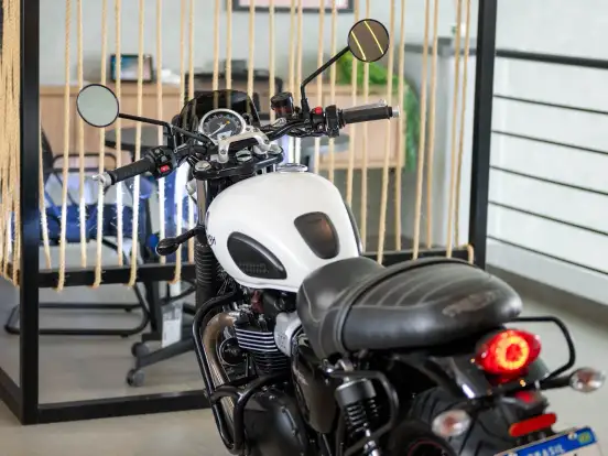 TRIUMPH-STREET TWIN-2018