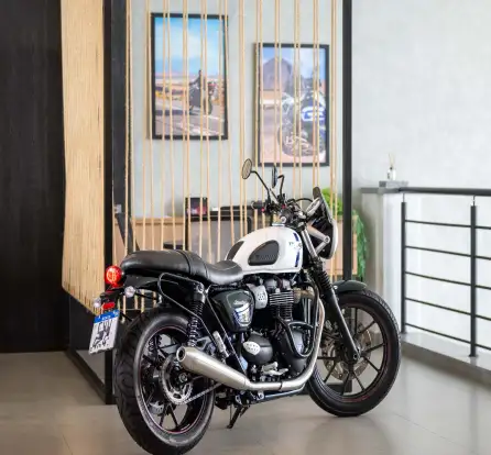 TRIUMPH-STREET TWIN-2018