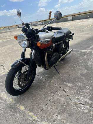 TRIUMPH BONNEVILLE T100 900 