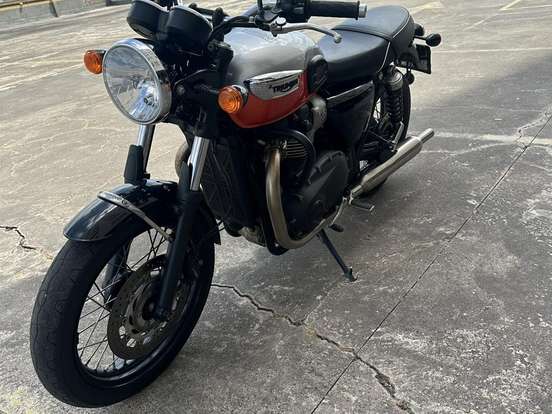 TRIUMPH-BONNEVILLE T100 900 TRIUMPH-BONNEVILLE T100 900-2024