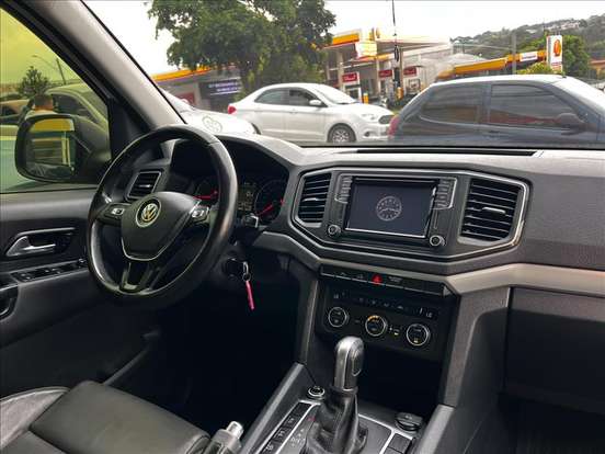 VOLKSWAGEN-AMAROK-2018