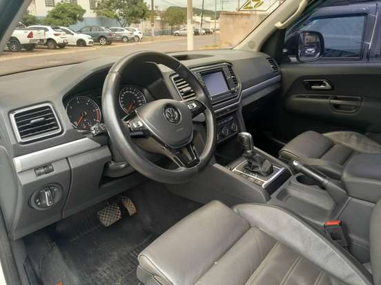 VOLKSWAGEN-AMAROK-2017