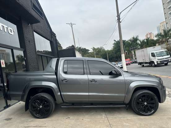 VOLKSWAGEN-AMAROK-2021