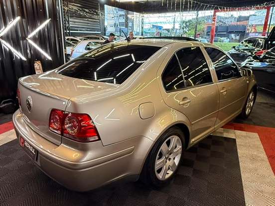VOLKSWAGEN-BORA-2.0 MI 8V FLEX 4P AUTOMÁTICO VOLKSWAGEN-BORA-2008