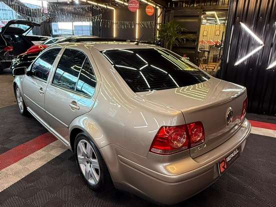 VOLKSWAGEN-BORA-2.0 MI 8V FLEX 4P AUTOMÁTICO VOLKSWAGEN-BORA-2008
