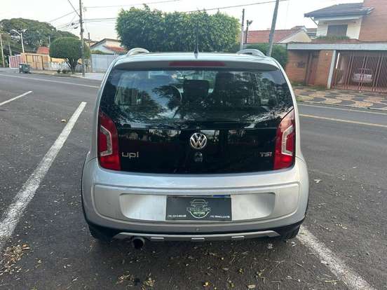 VOLKSWAGEN-CROSS UP-2016