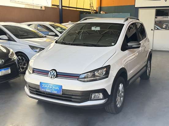 VOLKSWAGEN-CROSSFOX-2015