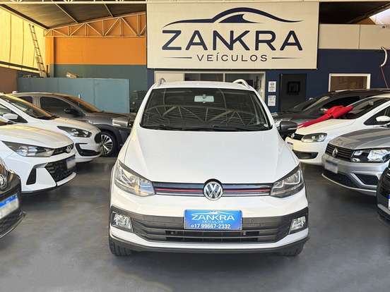 VOLKSWAGEN-CROSSFOX-2015