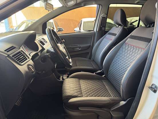 VOLKSWAGEN-CROSSFOX-2015