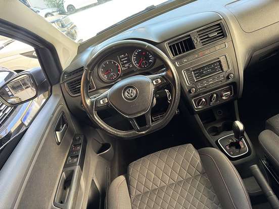 VOLKSWAGEN-CROSSFOX-2015