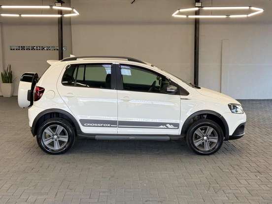 VOLKSWAGEN-CROSSFOX-1.6 MI FLEX 8V 4P MANUAL VOLKSWAGEN-CROSSFOX-2011