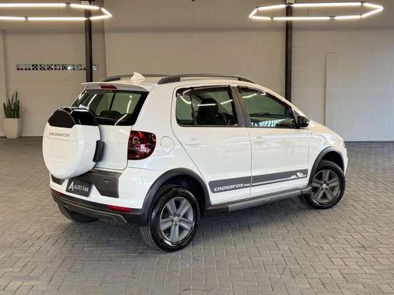 VOLKSWAGEN-CROSSFOX-2011