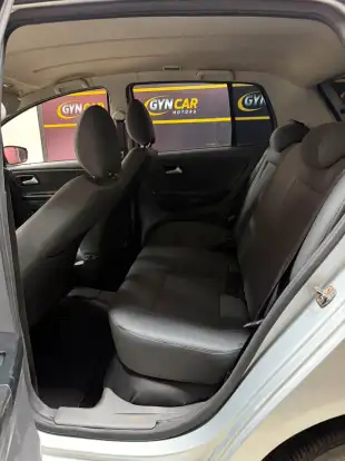 VOLKSWAGEN-FOX-2011